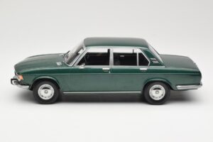 BMW 2500 E3 Green Metallic Minichamps 1:18 155029201 Diecast — photo 3 of 6