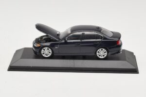 BMW 3 Series E90 Dark Blue Metallic Minichamps 1:43 80420392151-R Diecast — photo 2 of 5