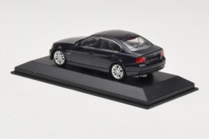 BMW 3 Series E90 Dark Blue Metallic Minichamps 1:43 80420392151-R Diecast — photo 4 of 5