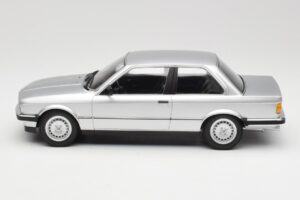 BMW 323i E21 Silver Minichamps 1:18 155026001 Diecast — photo 3 of 6