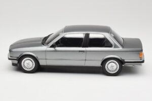 BMW 323i E30 Grey Metallic Minichamps 1:18 155026006 Diecast — photo 3 of 6
