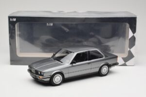 BMW 323i E30 Grey Metallic Minichamps 1:18 155026006 Diecast — photo 6 of 6