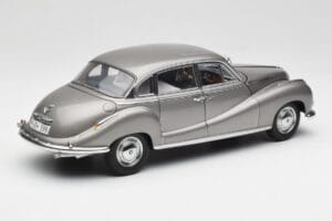 BMW 502 2.6 Luxus Silver Beige Metallic AUTOart 1:18 70591 Diecast — photo 3 of 8