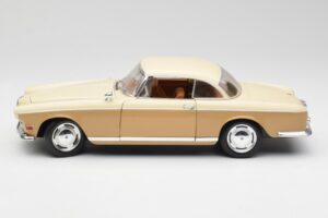 BMW 503 Beige Revell 1:18 8832 Diecast — photo 4 of 8