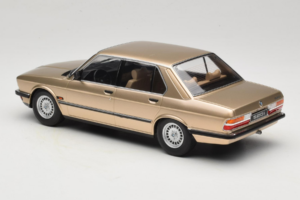 BMW 520i E28 Gold Metallic IXO 1:18 18CMC184 Diecast — photo 5 of 6
