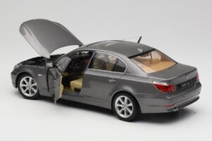 BMW 530i E60 Grey Metallic Revell 1:18 08841 Diecast — photo 5 of 8