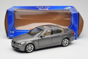 BMW 530i E60 Grey Metallic Revell 1:18 08841 Diecast — photo 8 of 8