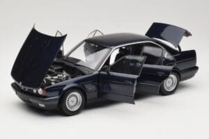 BMW 535i E34 Blue Metallic Minichamps 1:18 100024004 Diecast — photo 2 of 8