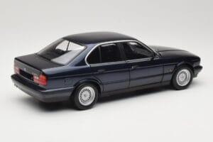 BMW 535i E34 Blue Metallic Minichamps 1:18 100024004 Diecast — photo 3 of 8