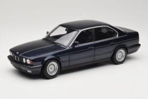 BMW 535i E34 Blue Metallic Minichamps 1:18 100024004 Diecast