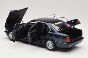 BMW 535i E34 Blue Metallic Minichamps 1:18 100024004 Diecast — photo 5 of 8