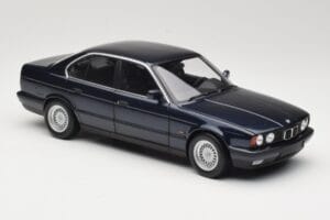 BMW 535i E34 Blue Metallic Minichamps 1:18 100024004 Diecast — photo 6 of 8