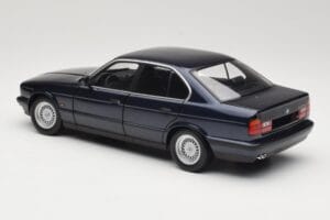 BMW 535i E34 Blue Metallic Minichamps 1:18 100024004 Diecast — photo 7 of 8