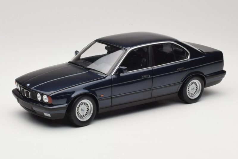 BMW 535i E34 Blue Metallic Minichamps 1:18 100024004 Diecast