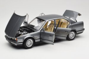 BMW 535i E34 Grey Metallic Minichamps 1:18 100024008 Diecast — photo 2 of 8