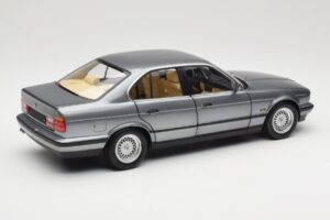 BMW 535i E34 Grey Metallic Minichamps 1:18 100024008 Diecast — photo 3 of 8
