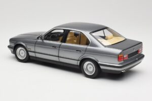 BMW 535i E34 Grey Metallic Minichamps 1:18 100024008 Diecast — photo 7 of 8