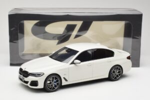 BMW 545e xDrive M-Sport G30 White GT Spirit 1:18 GT496 Resin — photo 6 of 6