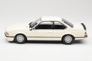 BMW 635 CSi E24 White Minichamps 1:18 155028102 Diecast — photo 3 of 6