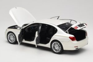 BMW 7 Series F02 760Li Brilliant White Kyosho 1:18 08783BRW Diecast — photo 5 of 8