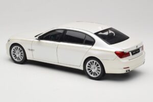 BMW 7 Series F02 760Li Brilliant White Kyosho 1:18 08783BRW Diecast — photo 7 of 8