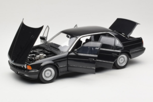 BMW 730i E32 Black Metallic Minichamps 1:18 100023002 Diecast — photo 2 of 8