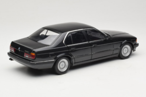 BMW 730i E32 Black Metallic Minichamps 1:18 100023002 Diecast — photo 3 of 8