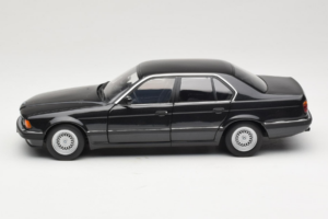 BMW 730i E32 Black Metallic Minichamps 1:18 100023002 Diecast — photo 4 of 8