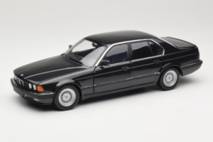 BMW 730i E32 Black Metallic Minichamps 1:18 100023002 Diecast