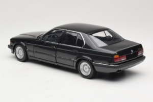 BMW 730i E32 Black Metallic Minichamps 1:18 100023002 Diecast — photo 7 of 8