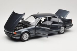 BMW 730i E32 Grey Metallic Minichamps 1:18 100023005 Diecast — photo 2 of 8
