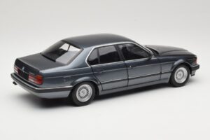 BMW 730i E32 Grey Metallic Minichamps 1:18 100023005 Diecast — photo 3 of 8