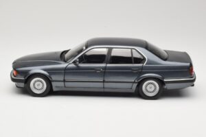 BMW 730i E32 Grey Metallic Minichamps 1:18 100023005 Diecast — photo 4 of 8