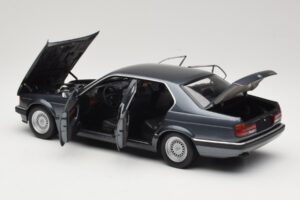 BMW 730i E32 Grey Metallic Minichamps 1:18 100023005 Diecast — photo 5 of 8