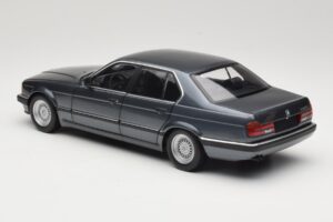 BMW 730i E32 Grey Metallic Minichamps 1:18 100023005 Diecast — photo 7 of 8
