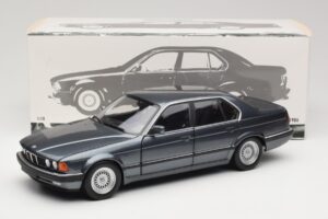 BMW 730i E32 Grey Metallic Minichamps 1:18 100023005 Diecast — photo 8 of 8