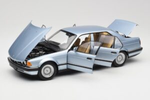 BMW 730i E32 Light Blue Metallic Minichamps 1:18 100023008 Diecast — photo 2 of 8