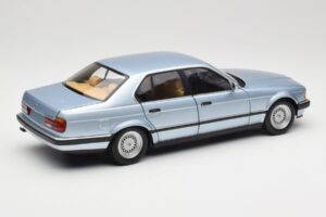 BMW 730i E32 Light Blue Metallic Minichamps 1:18 100023008 Diecast — photo 3 of 8