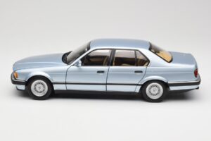 BMW 730i E32 Light Blue Metallic Minichamps 1:18 100023008 Diecast — photo 4 of 8