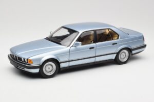 BMW 730i E32 Light Blue Metallic Minichamps 1:18 100023008 Diecast