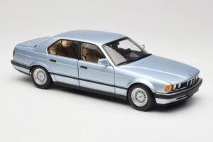 BMW 730i E32 Light Blue Metallic Minichamps 1:18 100023008 Diecast — photo 6 of 8