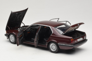 BMW 730i E32 Red Metallic Minichamps 1:18 100023001 Diecast — photo 5 of 8