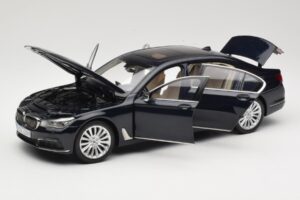 BMW 750Li F02 Imperial Blue Paragon 1:18 80432405586 Diecast — photo 2 of 8