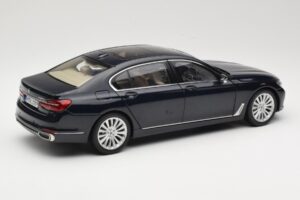 BMW 750Li F02 Imperial Blue Paragon 1:18 80432405586 Diecast — photo 3 of 8