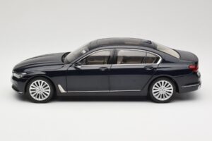 BMW 750Li F02 Imperial Blue Paragon 1:18 80432405586 Diecast — photo 4 of 8