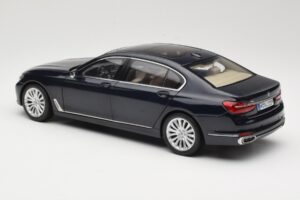 BMW 750Li F02 Imperial Blue Paragon 1:18 80432405586 Diecast — photo 7 of 8