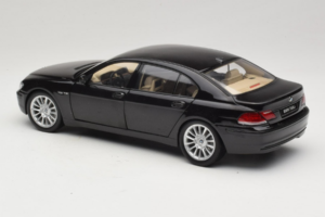 BMW 760Li E66 Individual Black Kyosho 1:18 08573RB Diecast — photo 7 of 8