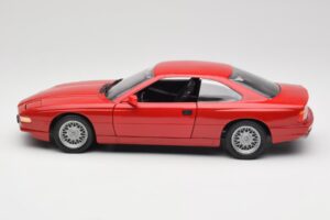 BMW 850Ci E31 Brilliant Red Revell 1:18 8827 Diecast — photo 4 of 8