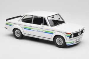 BMW Alpina 2002 E10 Turbo White MCG 1:18 MCG18409-R Diecast — photo 4 of 6