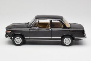 BMW 2002 L E10 Black AUTOart 1:18 70603 Diecast — photo 4 of 8